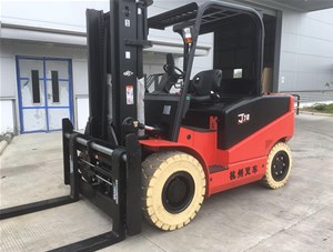 長(zhǎng)虹美菱集團(tuán)7噸電動(dòng)車(chē)